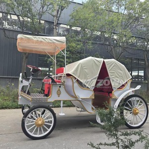 Calèche royale à cabine fermée avec garnitures dorées pour les services de mariage et de défilé en station balnéaire - Product Image 1