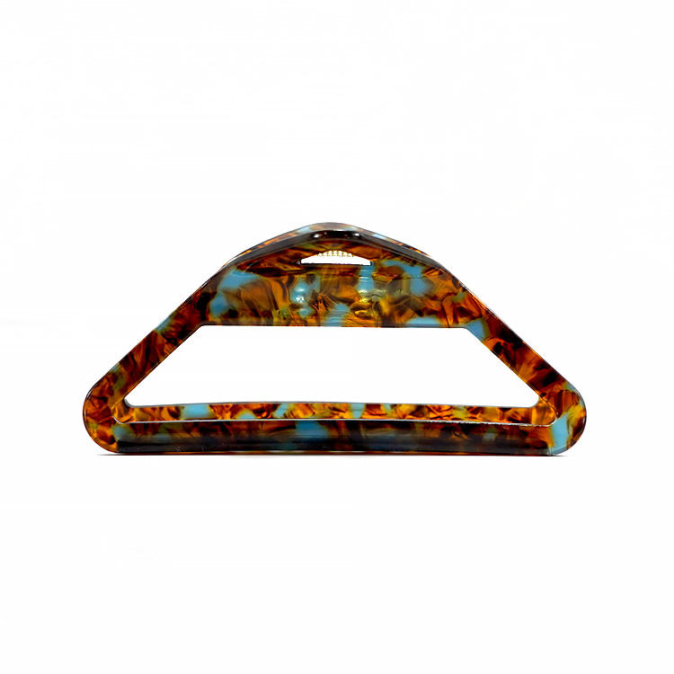 สีน้ำตาล