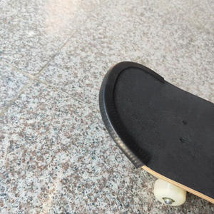 ชุดอุปกรณ์เสริมสเก็ตบอร์ด แถบกันกระแทก แบริ่ง ประแจ น้ำมันหล่อลื่น ปากกาเพ้นท์ สติ๊กเกอร์ สำหรับใช้งานทั่วไป - Product Image 1