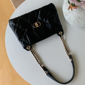 Sac à bandoulière en chaîne avec motif diamant blanc, fermeture à loquet souple, sac fourre-tout pour femme, collection printemps 2024 - Product Image 3