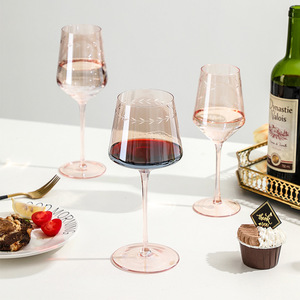 Bicchiere da Vino Creativo Verde Classico in Stile Minimalista Giapponese con Stelo, Motivo Fiori di Ciliegio Phnom Penh, Rosso per Vino - Product Image 1
