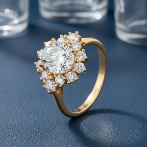 Anillo de Compromiso de Moissanita Chapado en Oro de 18K para Mujer, Corte Brillante Redondo, Diseño de Racimo en Forma de Flor, Estilo Clásico - Product Image 6