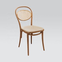 Ensemble de table et banquette de restaurant en bois massif moderne, écologique, durable, commercial, vert