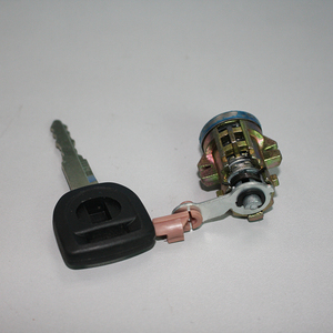 Accesorios de Alta Calidad para Automóviles, Juego de Llaves para Cerradura de Puerta Delantera Izquierda B2YD-76-220F para <span class=keywords><strong>Mazda</strong></span> 323 Family Fml1998-2005 - Product Image 2