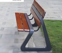Les bords et les coins en acier sont lisses et n'ont pas de excroissances vives. Surface de banc extérieur lisse, facile à nettoyer et à entretenir.