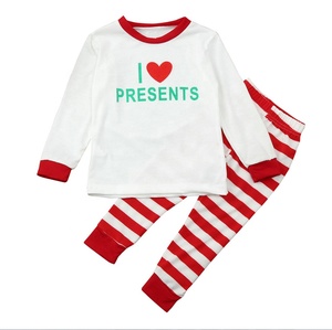 Vente en gros <span class=keywords><strong>pas</strong></span> <span class=keywords><strong>cher</strong></span> personnalisé famille couple enfants bébé enfants Noël <span class=keywords><strong>tenue</strong></span> pyjamas ensemble <span class=keywords><strong>de</strong></span> vêtements famille correspondant Noël pyjama - Product Image 4