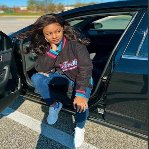Chaqueta Letterman Personalizada Negra, Rosa y Aqua para Hombre, Sudadera Varsity de Béisbol con Forro Acolchado, Estilo Preppy para Otoño - Product Image 2