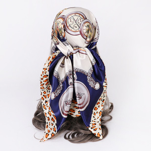 Bufanda de Seda Satén con Estampado de Leopardo para Mujer, Estilo Europeo Americano, Venta al Por Mayor - Product Image 4