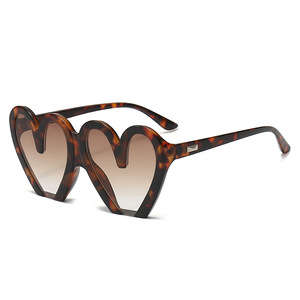 Wholesale Women's Designer <b>Sunglasses</b> Luxury Famous Brands New Heart Shape Glasses in <b>Blue</b> White Red Yellow Frames - Product Image 4