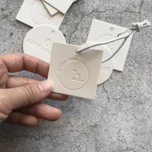 Custom Design Abbigliamento Modifica di Caduta di Carta Riciclata Logo Tag per costumi da bagno bikini in rilievo di carta tag etichetta di abbigliamento