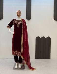 Eleva tu Estilo Invernal con Nuestro Exclusivo Conjunto de Salwar Kameez de Tres Piezas en Viscosa, Listo para Fiestas con Elegante Bordado de Lentejuelas - Product Image 4