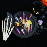 Faux ongles à presser longs forme cercueil dégradé violet noir mat, thème La mariée momie et Le cauchemar avant Noël, pour Halloween