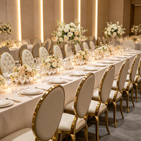 Chaise de mariage élégante à dossier capitonné ovale, structure en métal poli, coussin blanc, chaise de banquet de luxe pour salle de réception