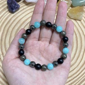 Bracelet en pierre naturelle avec perles de verre colorées, équilibre Yin Yang, échantillon de pré-production du fabricant vérifié et très bien noté - Product Image 4