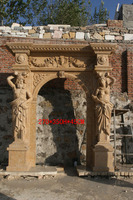 Matériaux de construction, colonne en pierre naturelle de taille personnalisée, colonne grecque romaine avec statues de femmes, colonne à fleurs romaine