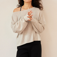 Usine de tricots en gros, faible MOQ, service OEM/ODM, pull en maille gaufrée couleur unie avec broderie spéciale pour femme