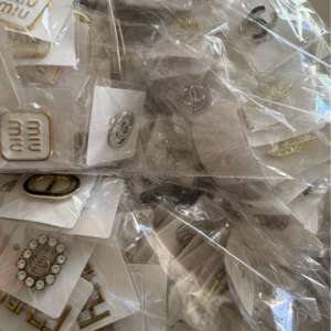 ファッションヴィンテージデザイナー高級ブローチ卸売、パーソナライズされたラインストーンフラワーCC GG CDパールブローチ、パーティーに最適 - Product Image 4