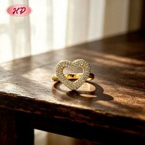Bagues de mode en gros, bague cœur plaquée or 18 carats avec zircon pour femme, bijoux tendance, bagues en grappe - Product Image 2