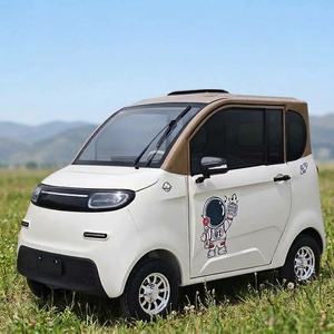 Mini Auto Elettrica a 4 Ruote con Cabina Chiusa per Adulti, Micro EV per Spostamenti Urbani a Breve Distanza - Product Image 2
