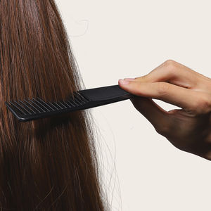 Peine de Corte Antiestático de Dientes Anchos de Carbono para Estilistas de Peluquería Wanmei con Logotipo Personalizado - Product Image 5