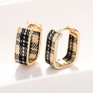 Eleganti Orecchini a Polsino con Motivo a Quadri per Donne, Accessori per Orecchie Semplici per Uso Quotidiano - Product Image 6