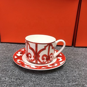 Lot de 2 tasses et soucoupes en céramique rouge nordique pour le café et le thé – Vente en gros - Product Image 5