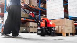 Transpaleta eléctrica duradera de 1,5 T, camión de paleta eléctrico resistente en escenarios rugosos con batería AGM, modelo EP F series <span class=keywords><strong>F1</strong></span> de China - Product Image 5