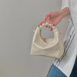 Bolsos de Mano de Diseño con Asa de Perlas 2026 para Mujer, Bolso Tote Casual de Cuero PU con Diseño de Perlas de Lujo, Cierre de Cremallera y Cadena - Product Image 1