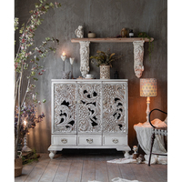 Buffet en bois sculpté de style antique avec des fleurs blanches, armoire de rangement pour le salon