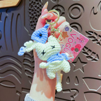 Porte-clés chat en crochet fait main, adorable animal tricoté avec pendentif poisson, breloque de sac, ornement à suspendre pour sac à dos, cadeau