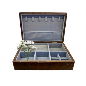 Boîte de rangement pour bijoux en bois naturel, forme rectangulaire, faite à la main, polie, décoration de table, fabriquée au Vietnam - Product Image 1