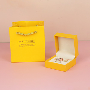 Boîte à bijoux carrée de luxe EVERWIN, boîte cadeau avec doublure en coton, emballage de rangement de bijoux haut de gamme pour bague, boucles d'oreilles, pendentif, collier - Product Image 4