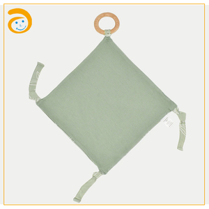 Copertina di Sicurezza per Neonati con Stampa di Pecorella, Peluche Morbido con Anello Massaggiagengive in Legno - Product Image 6