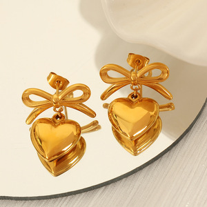 Pendientes de aro con forma de corazón y hoja, de aleación de zinc dorada con engaste de bisel, para mujer, joyería de regalo. - Product Image 3