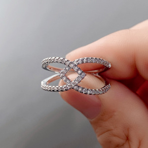 Anello Geometrico con Pietra Scintillante per Donne, Stile da Ufficio, Gioiello da Dito alla Moda - Product Image 4