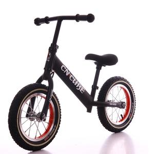 Pédales et casque de vélo d'équilibre pour enfants en alliage d'aluminium Équipement de protection 2-6 ans Scooter à deux roues pour bébé Scooter pour enfants - Product Image 4