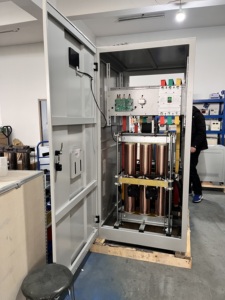 1000KVA 500KVA 400KVA высокомощный промышленный 3-фазный автоматический стабилизатор напряжения Трехфазный 220 В 380 В 400 В 440 В - Product Image 6