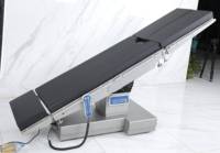 Table chirurgicale électro-hydraulique à double commande MT Medical Professional, base carrée stable en acrylique radiolucent