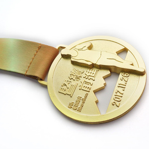 Venta al por mayor diseño personalizado esquí 10K desafío deportes campeón honor Medallas de metal con cintas gratis Medallas de premio para los participantes - Product Image 3