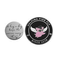 Fabricant de pièces personnalisées en métal alliage de zinc pièce de collection émail dur doux dessin animé aidant les cochons à voler drôle pièce de défi 3D