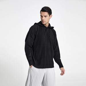 Felpa con cappuccio da uomo Miyake primavera nuova moda <span class=keywords><strong>felpe</strong></span> Casual a pieghe elasticizzato in nero realizzate in resistente stampa in poliestere - Product Image 2