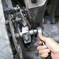 Juego de 216 piezas de herramientas automotrices con vasos de 1/2", 1/4", 3/8" de accionamiento SAE y métrico, de acero al carbono, con trinquete, en estuche rígido OEM