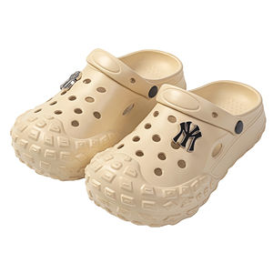 รองเท้าแตะผู้ชายแบบขายส่ง ทำจากวัสดุ EVA มีรูระบายอากาศ กันน้ำ น้ำหนักเบา แห้งเร็ว เป็นมิตรกับสิ่งแวดล้อม ทันสมัย - Product Image 1