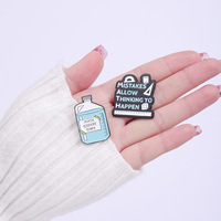 Chimie mathématiques Science métal broches épinglette blanc Simple lettres Badge cadeau pour enseignant étudiants Geek émail broche