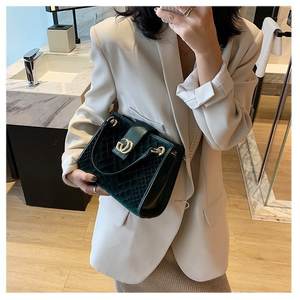 Bolsos de mujer clásicos informales a la moda, Bolso de terciopelo con entramado de diamantes y cadena de Metal, bandolera de hombro para uso diario - Product Image 3