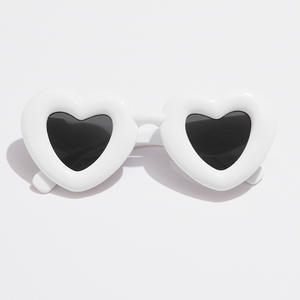 نظارات شمسية بلاستيكية عالية الجودة بإطار سميك على شكل قلب مضحك للجنسين مناسبة للهالوين - Product Image 5