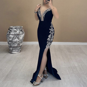 Abito lungo da donna di alta qualità, <span class=keywords><strong>elegante</strong></span>, senza spalline, con cristalli brillanti, in maglia traspirante, perfetto per serate di gala, feste e compleanni. - Product Image 3