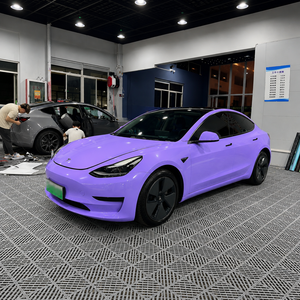 Vinilo para rotulación de vehículos, color lavanda púrpura, PET de 6.5mil, alto brillo, con tecnología Air Release, antiarañazos, para cambio de color automotriz de carrocería completa. - Product Image 1