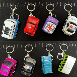 Portachiavi Creativi a Forma di Auto: Miniatura di Scuolabus, <span class=keywords><strong>Autobus</strong></span> Urbano, Taxi, Ambulanza, Auto della Polizia, Modellini <span class=keywords><strong>Giocattolo</strong></span> - Product Image 1