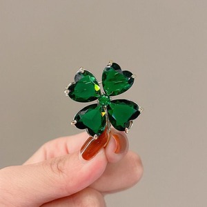 Broche Trevo de Quatro Folhas Símbolo da Sorte, de Alta Qualidade, com Esmeralda Brilhante e Cristal de Strass, Alfinete Elegante, Acessório de Nicho Requintado - Product Image 4